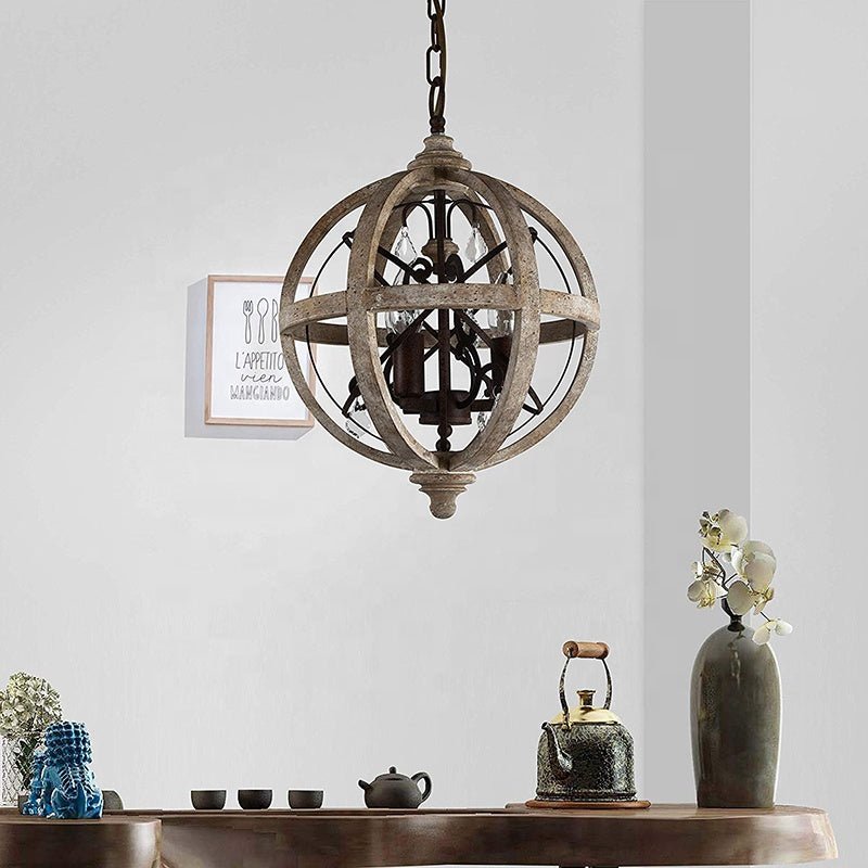 Lampadario forma di globo vintage a 3 luci in legno massello antichizzato e ferro con inserti in cristallo - Gmk Design