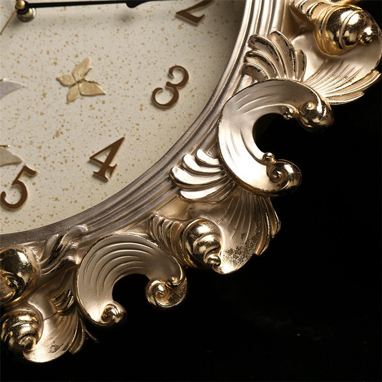 Orologio in stile barocco dorato. Dimensioni 55 X 46cm - Gmk Design
